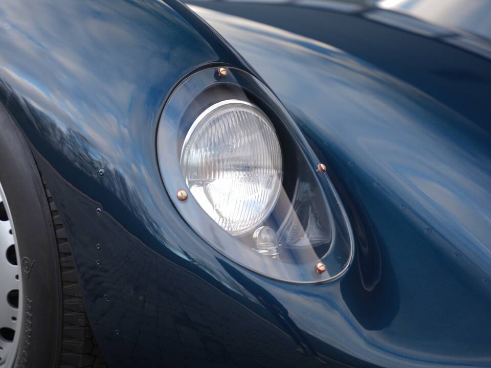 Image 29/50 of Lister Knobbly (1958)