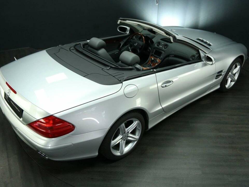 Immagine 6/30 di Mercedes-Benz SL 500 (2006)
