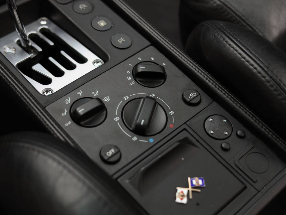 Image 14/93 of Ferrari F 355 Berlinetta (1997)