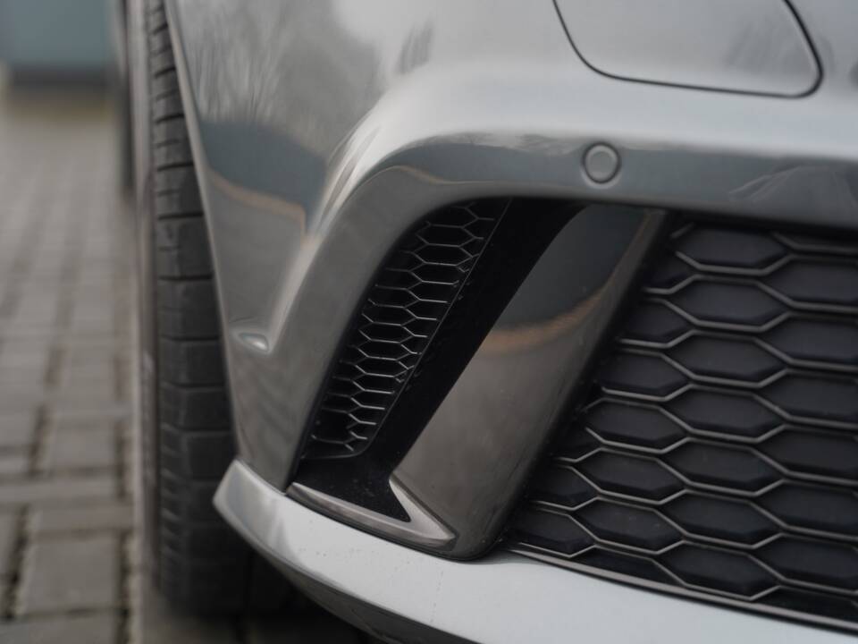 Immagine 33/50 di Audi RS6 Avant (2015)