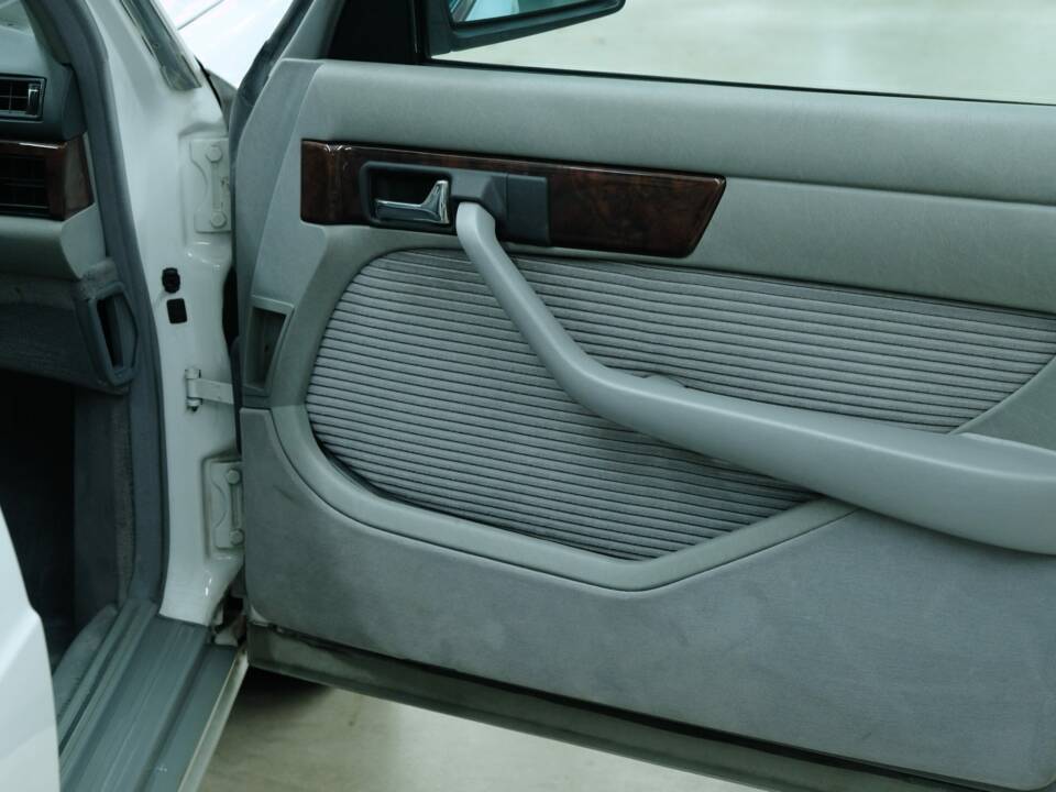 Bild 19/50 von Mercedes-Benz 500 SE (1990)