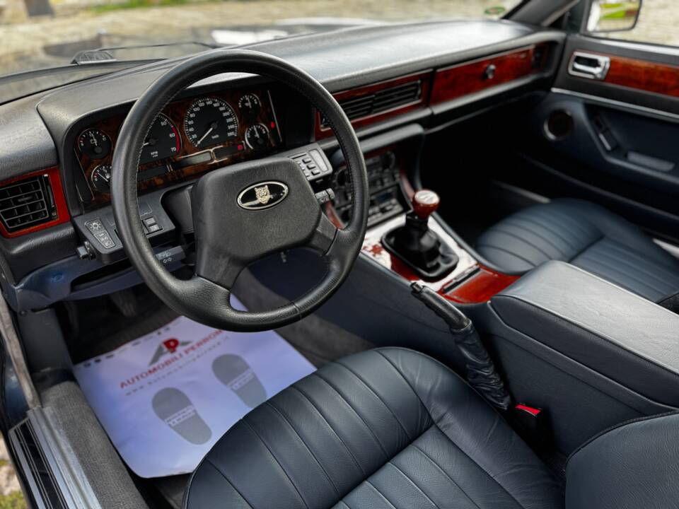 Imagen 13/33 de Jaguar XJ6 3.2 (1990)