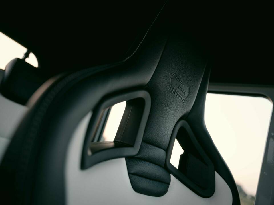 Bild 18/42 von Land Rover Defender Works V8 Trophy (2012)