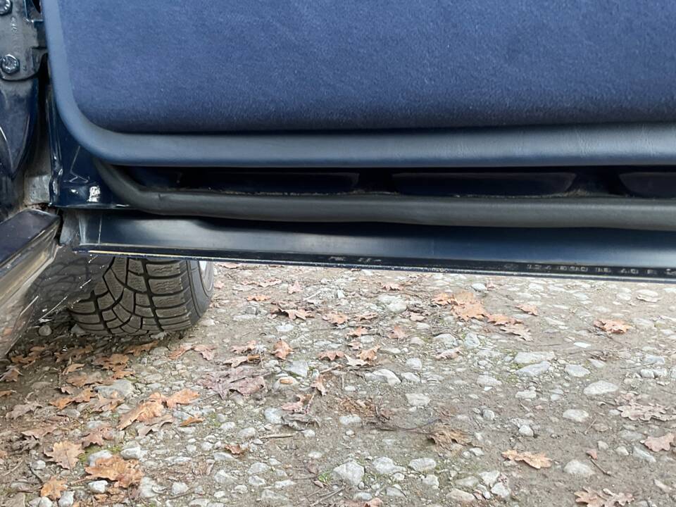 Image 77/149 of Mercedes-Benz 320 TE (1993)