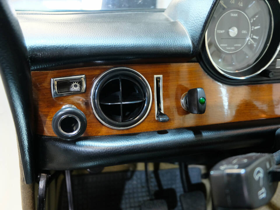 Image 7/20 of Mercedes-Benz 280 C (1973)