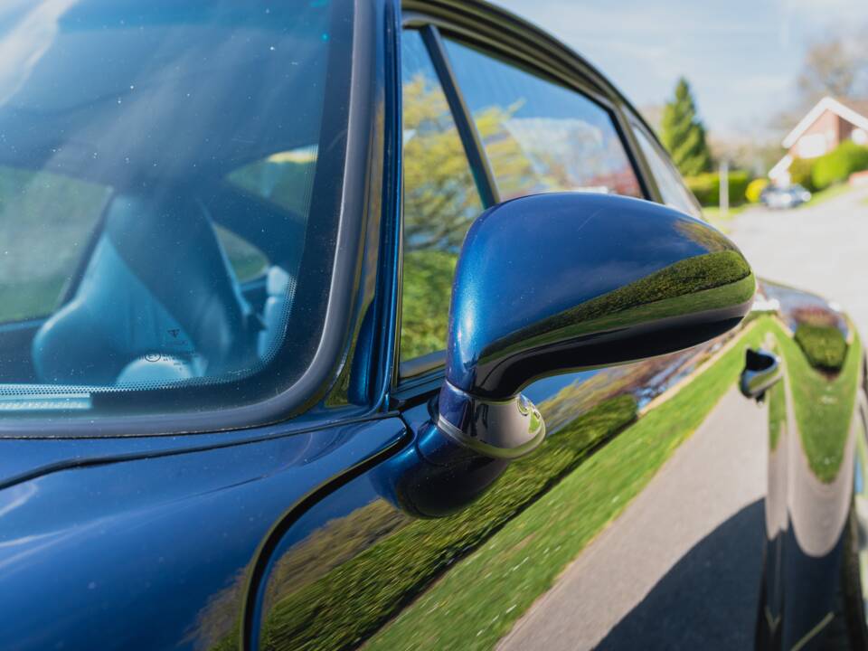 Image 18/52 of Porsche 911 Carrera 4 (1997)