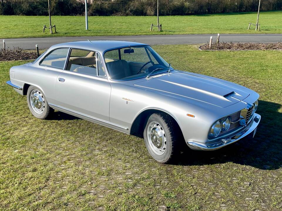 Image 28/42 of Alfa Romeo 2600 Sprint (1965)