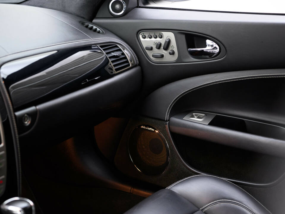 Image 22/37 of Jaguar XKR (2008)
