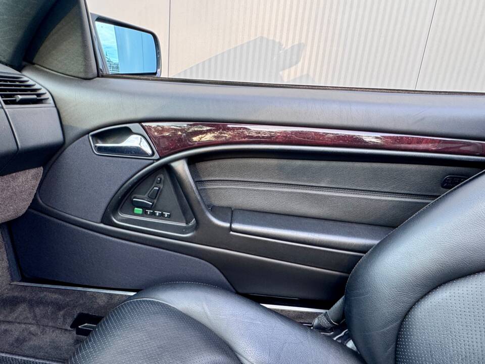 Image 15/49 de Mercedes-Benz SL 500 (1997)