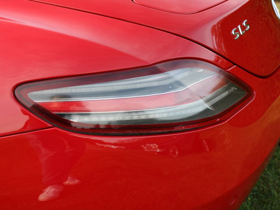 Image 18/57 of Mercedes-Benz SLS AMG (2010)