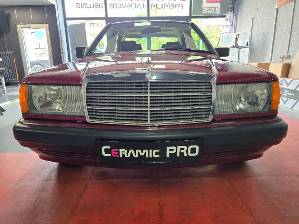 Imagen 7/69 de Mercedes-Benz 190 E 1.8 (1991)
