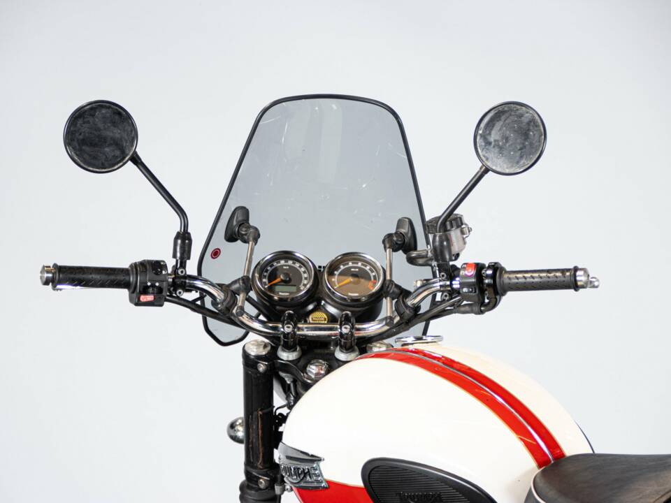 Image 15/50 of Triumph DUMMY (2014)