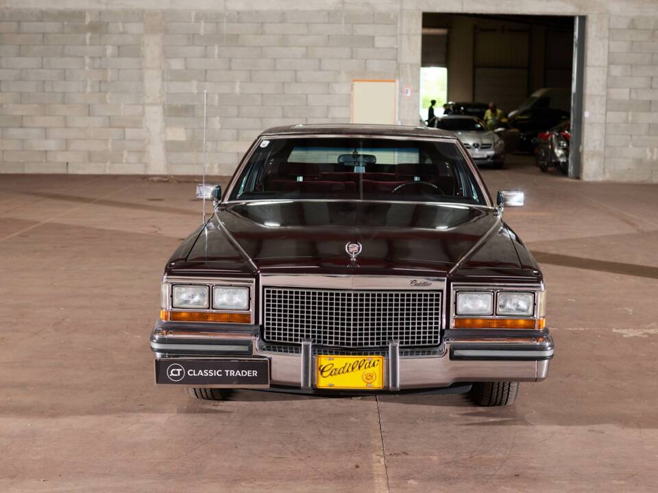 Image 29/58 of Cadillac Brougham Elegance (1988)