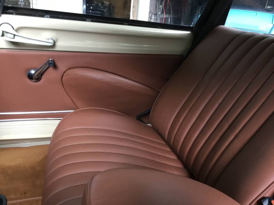 Image 54/82 de Citroën DS 20 (1974)