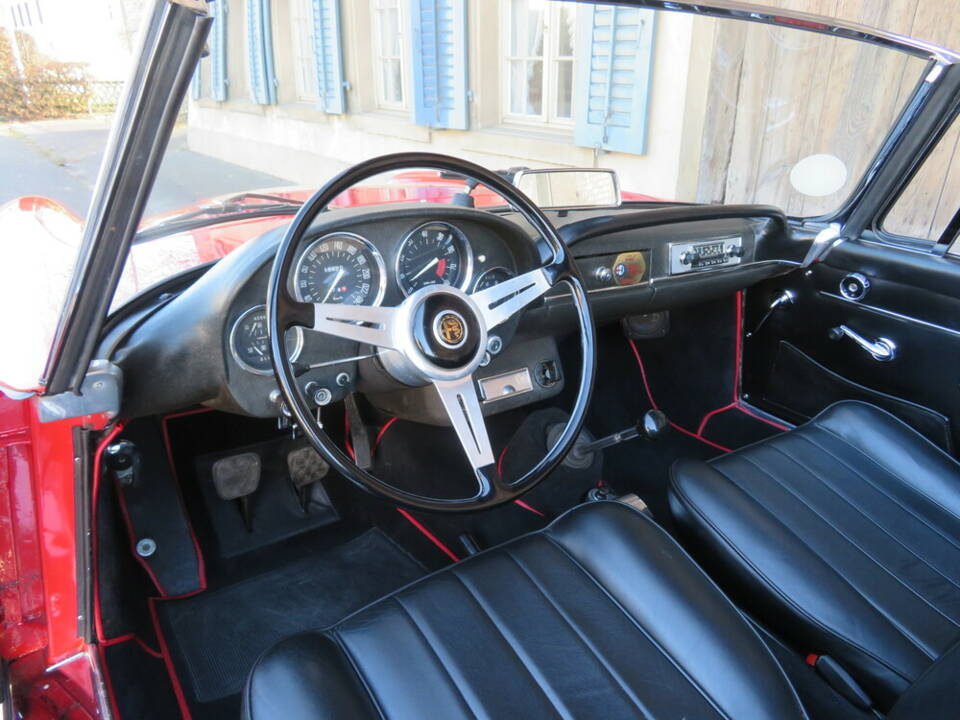 Image 11/21 of Alfa Romeo 2600 Spider (1966)