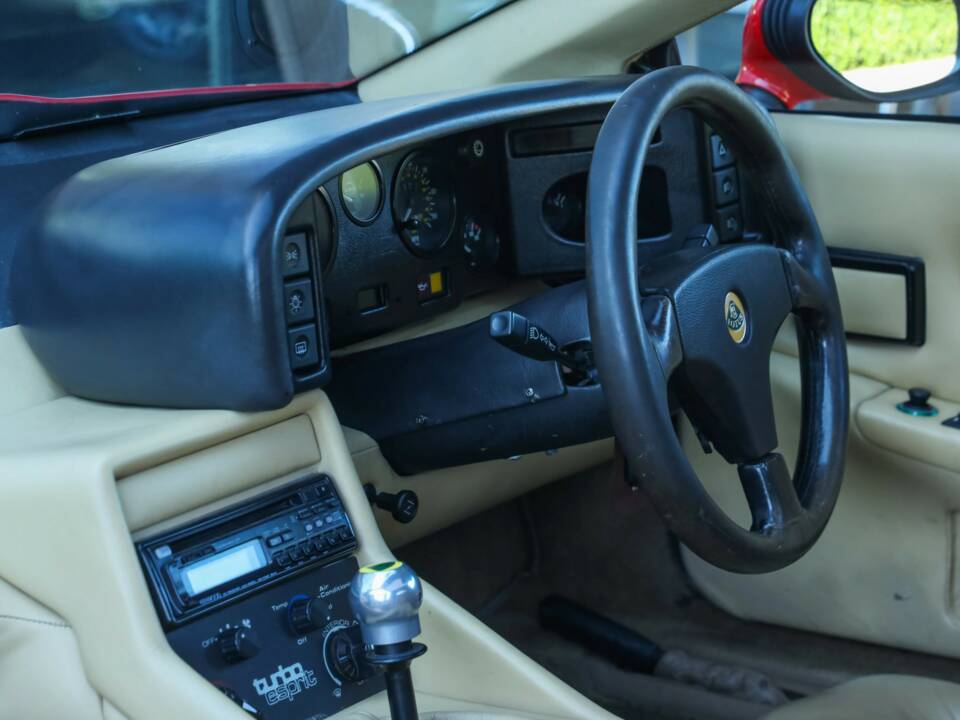 Obraz 41/50 pojazdu Lotus Esprit SE (1992)