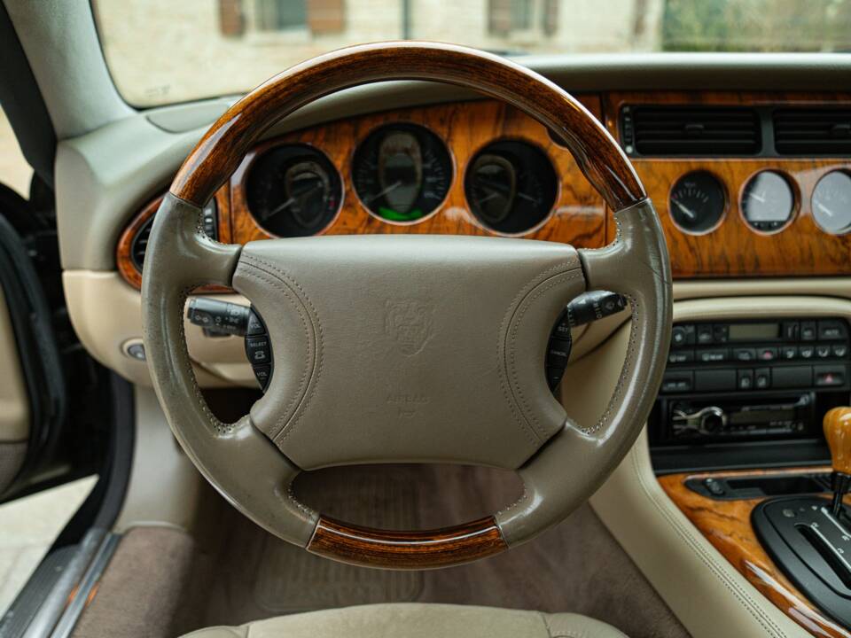 Immagine 45/50 di Jaguar XK8 4.0 (2006)