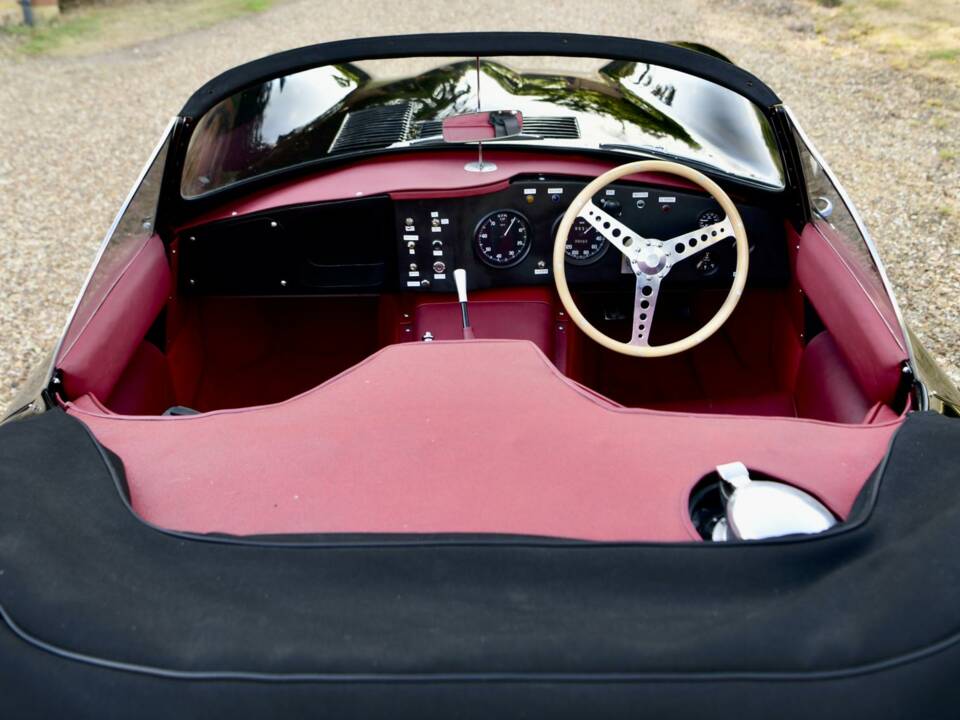 Afbeelding 23/50 van Jaguar XK-SS (1967)