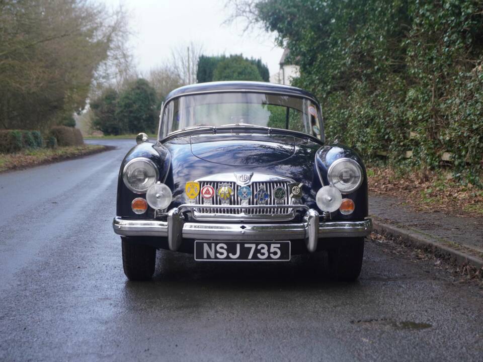 Image 2/17 of MG MGA 1600 (1959)