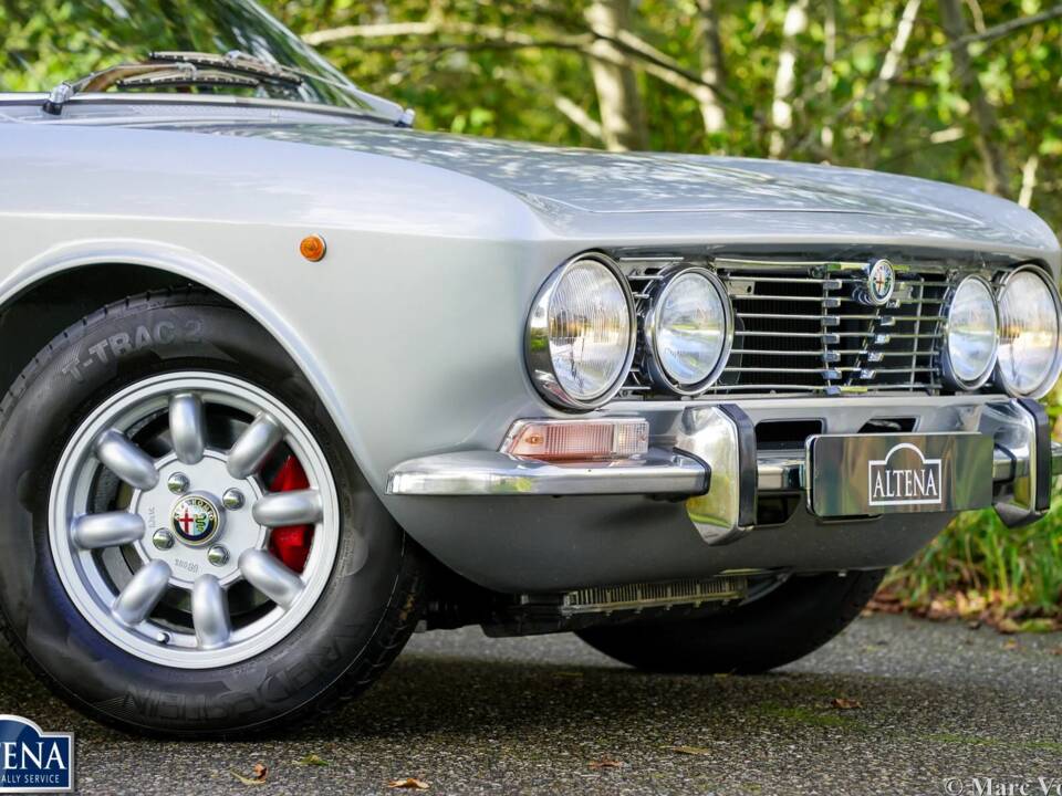 Bild 19/62 von Alfa Romeo 2000 GT Veloce (1974)