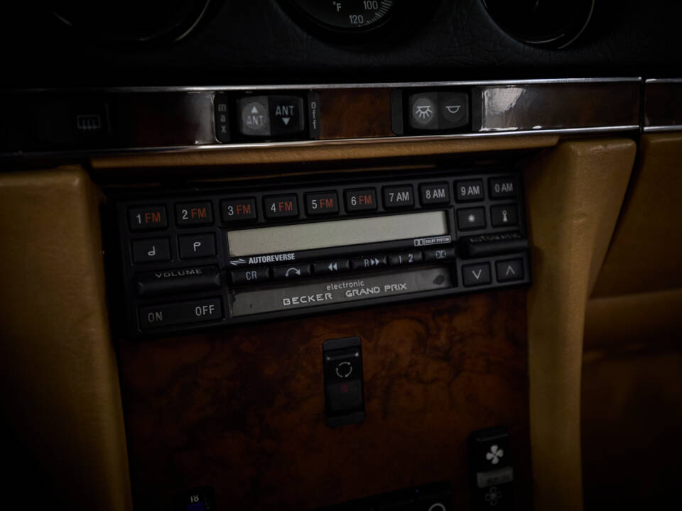 Image 53/89 of Mercedes-Benz 560 SL (1986)