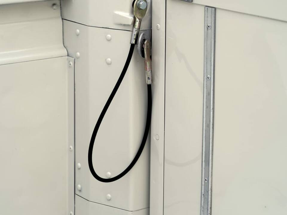 Image 18/32 of Land Rover Defender 130 Td5 Crew Cab (1999)