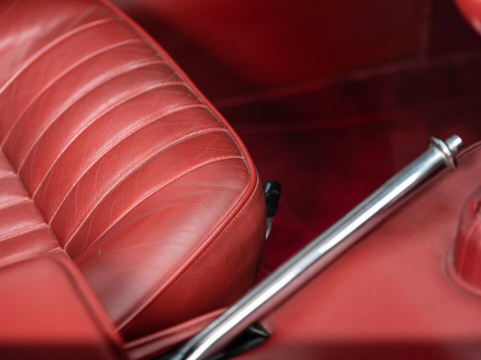 Image 40/50 of Jaguar E-Type 4.2 (1965)