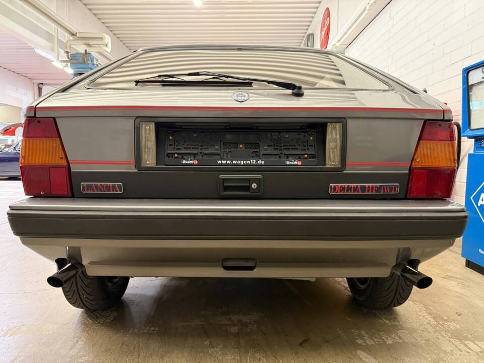 Imagen 16/20 de Lancia Delta HF Integrale (1989)