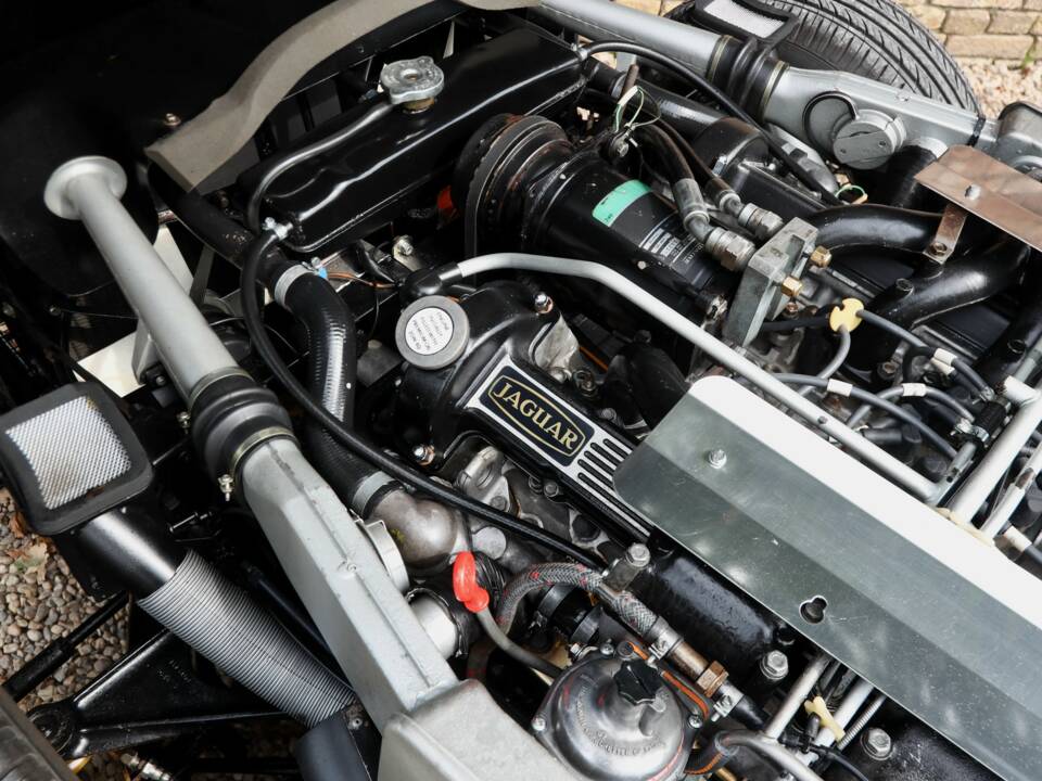 Afbeelding 45/50 van Jaguar E-Type V12 (1974)