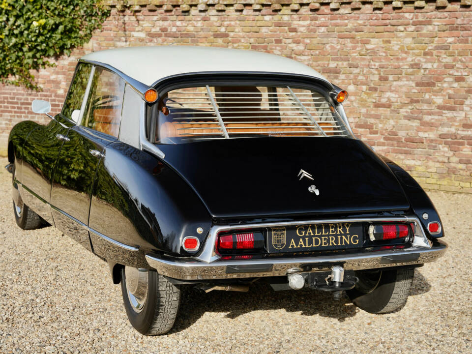 Image 14/50 de Citroën DS 19 (1963)