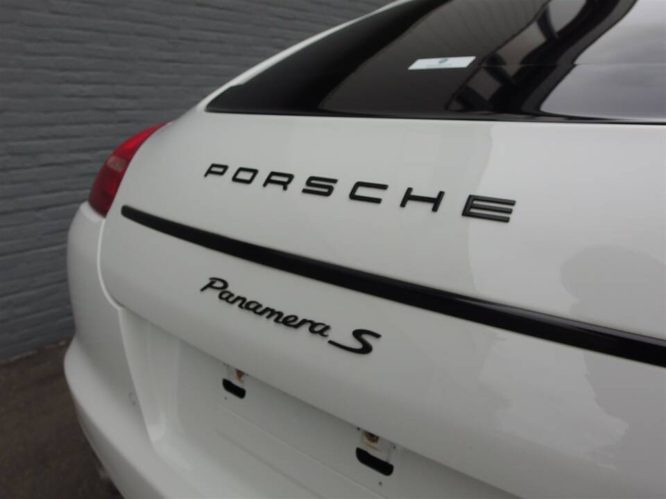 Image 18/98 of Porsche Panamera S (2010)