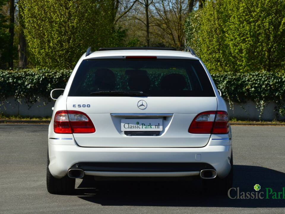 Image 4/50 of Mercedes-Benz E 500 T (2004)