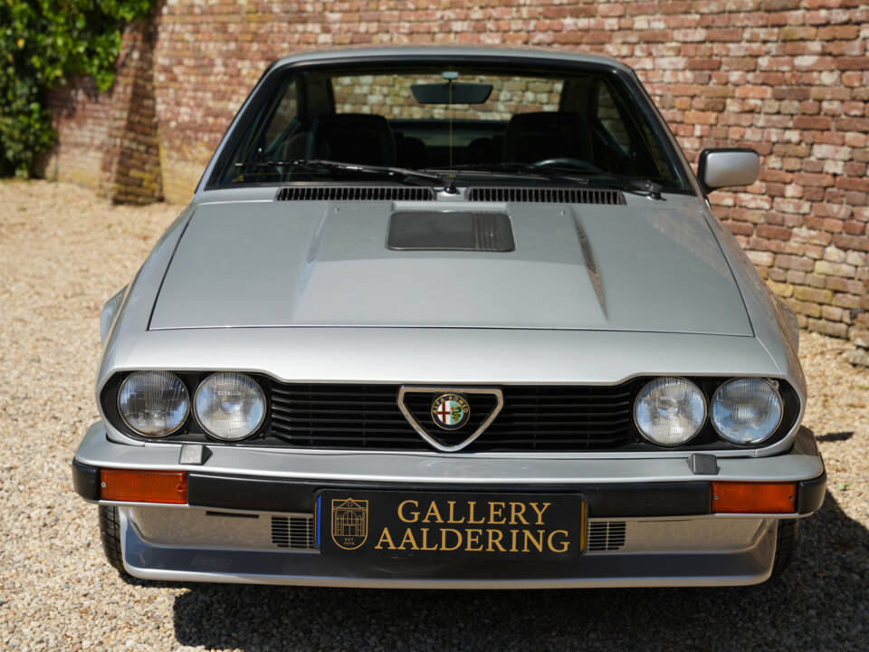 Image 5/50 of Alfa Romeo GTV 6 2.5 (1983)