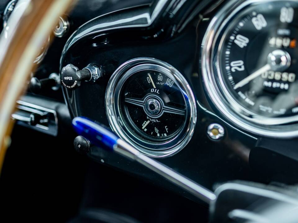 Image 40/50 de Aston Martin DB 4 (1960)