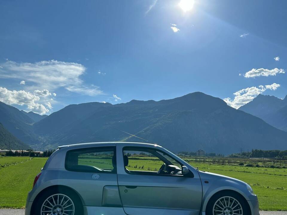 Image 1/7 of Renault Clio II V6 (2002)