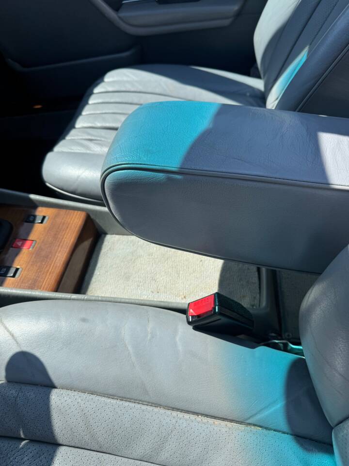 Image 19/28 of Mercedes-Benz 380 SL (1981)