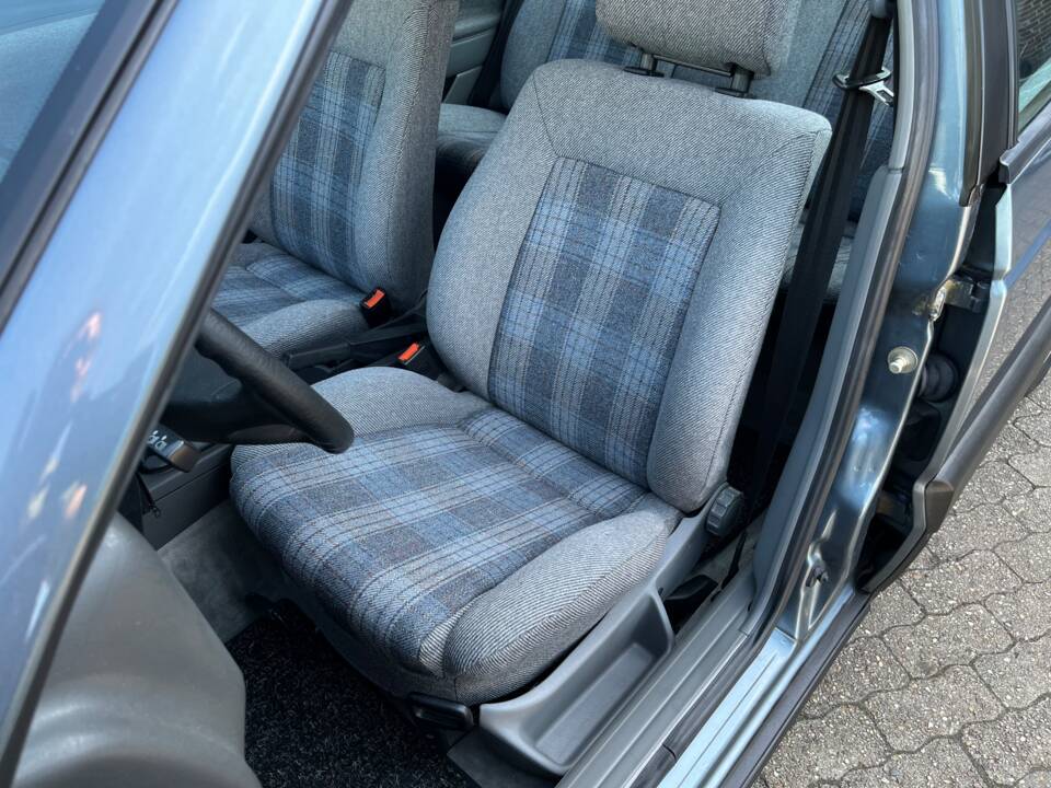 Image 20/33 of Volkswagen Passat 1.8 (1989)