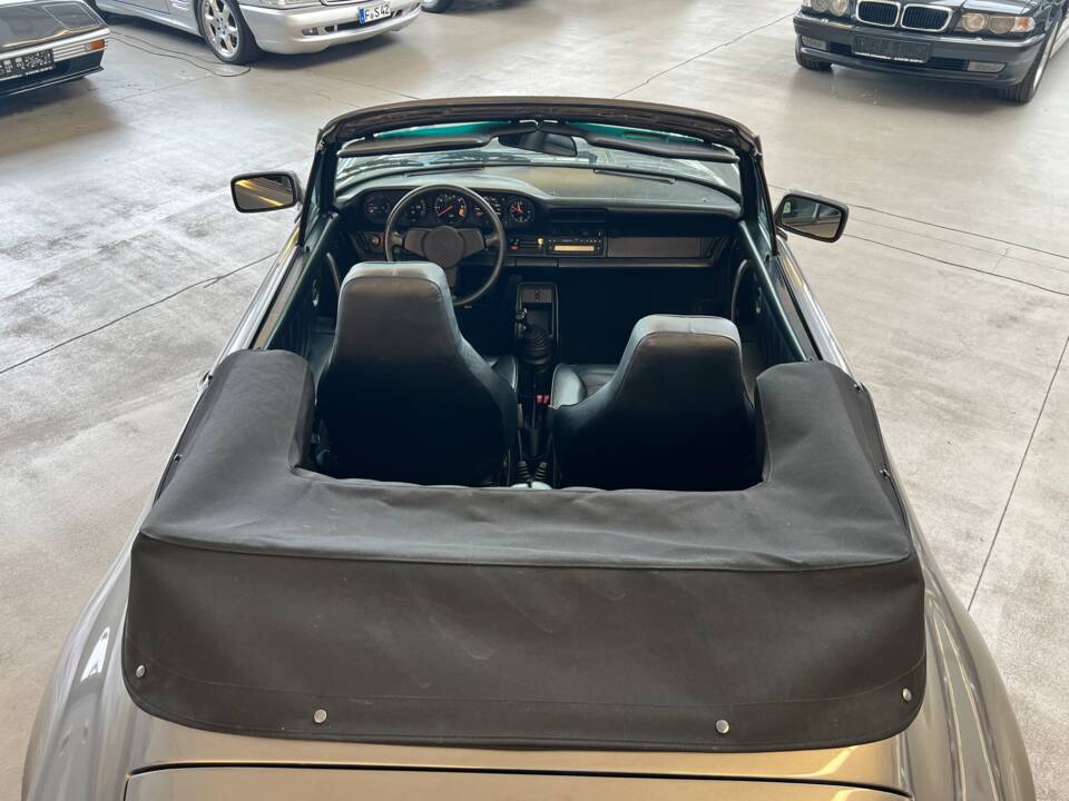 Image 56/71 de Porsche 911 SC 3.0 (1983)