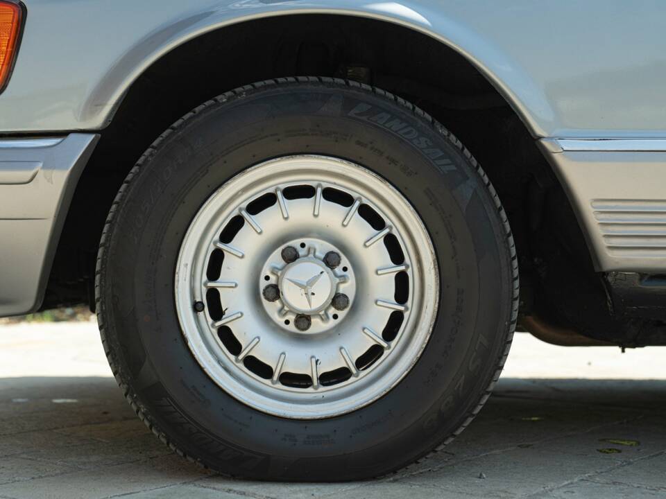 Image 19/50 de Mercedes-Benz 380 SEC (1982)