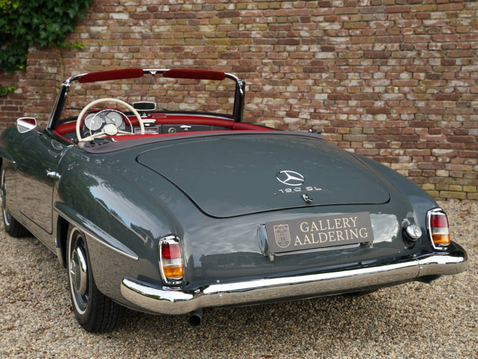Image 31/50 of Mercedes-Benz 190 SL (1957)