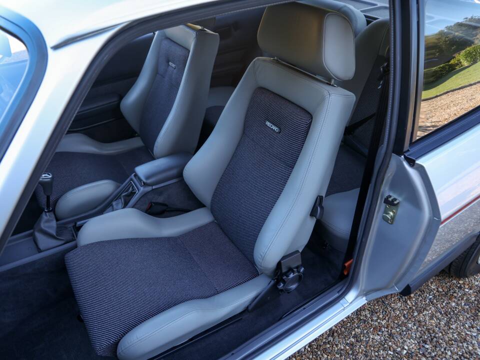 Image 34/50 of Ford Capri 2,8i (1987)