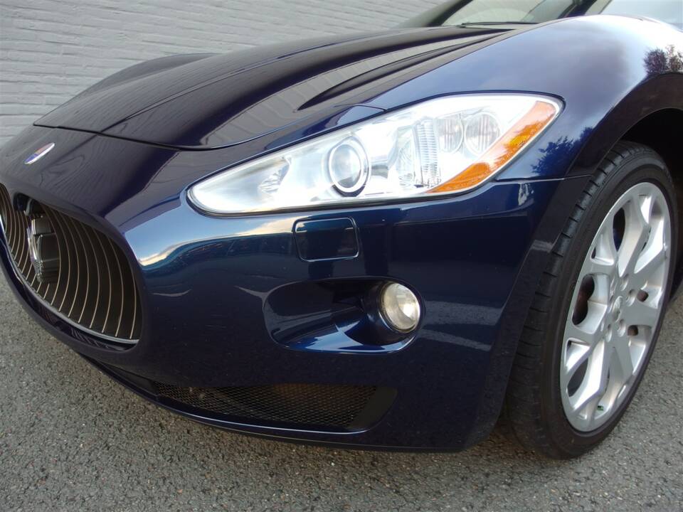 Image 34/99 of Maserati GranTurismo 4.2 (2008)
