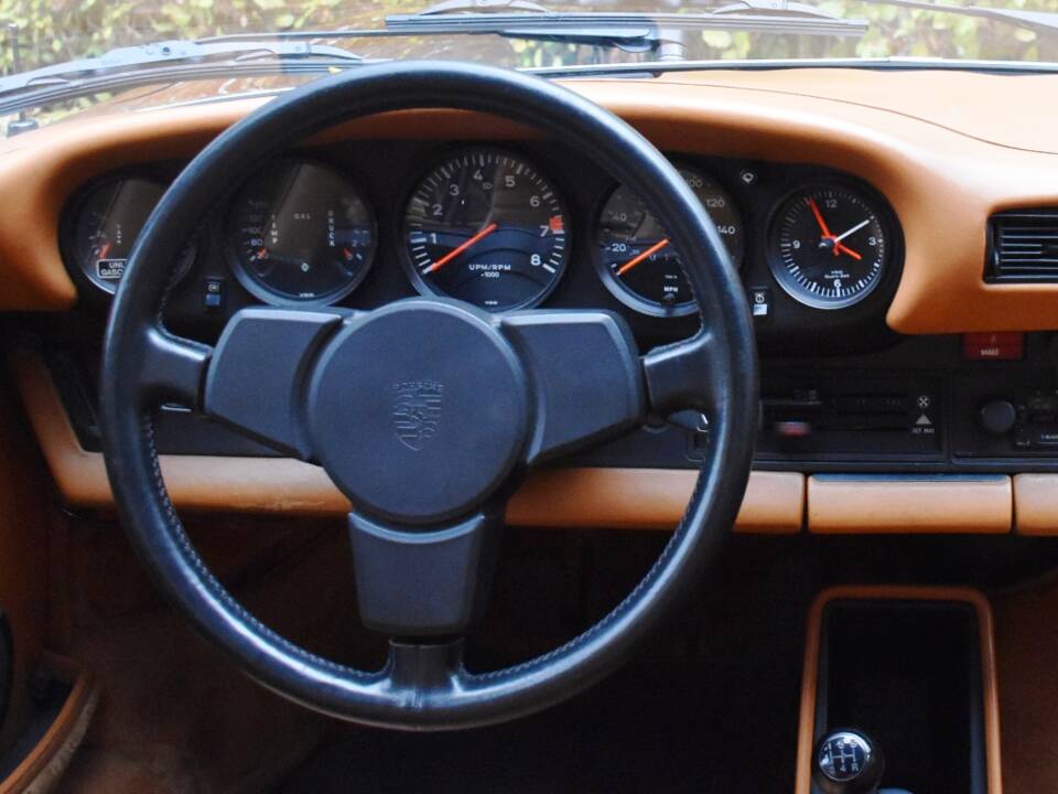 Image 21/37 de Porsche 911 Carrera 3.0 (1977)