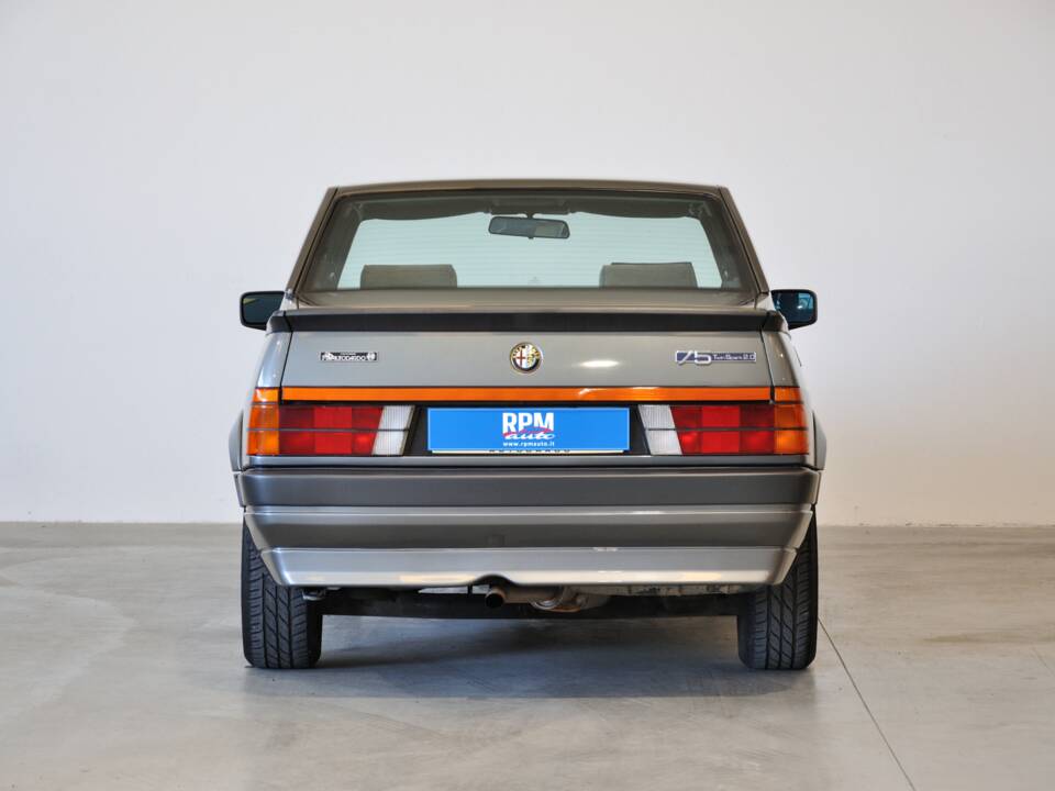 Bild 16/25 von Alfa Romeo 75 2.0 Twin Spark (1987)