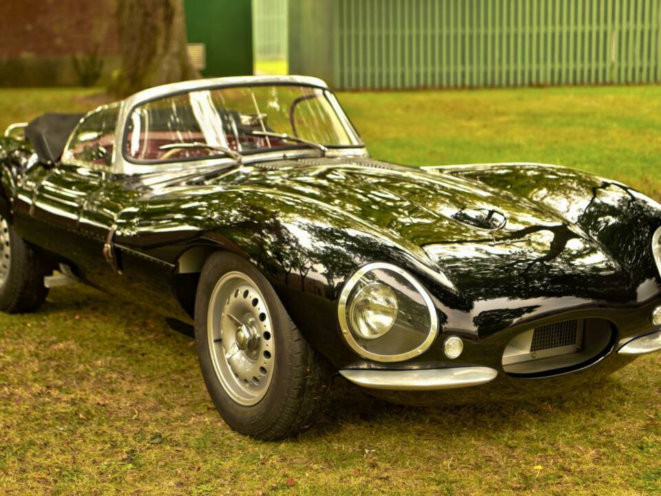 Image 2/50 of Jaguar XK-SS (1967)