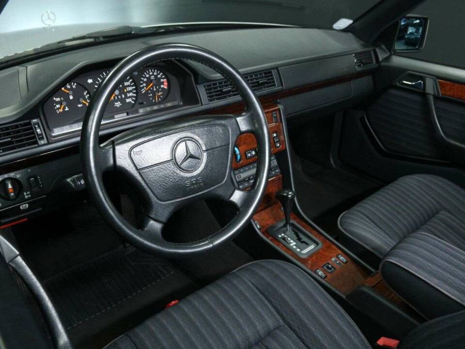 Bild 12/50 von Mercedes-Benz 300 E-24 (1992)
