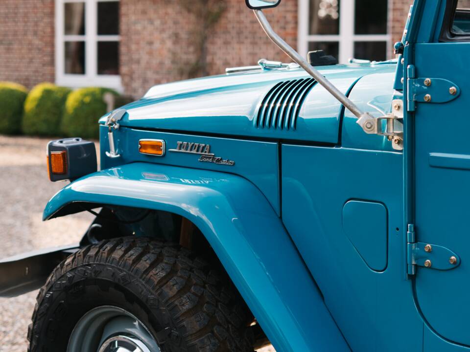 Image 7/27 of Toyota Land Cruiser FJ 45 (1976)