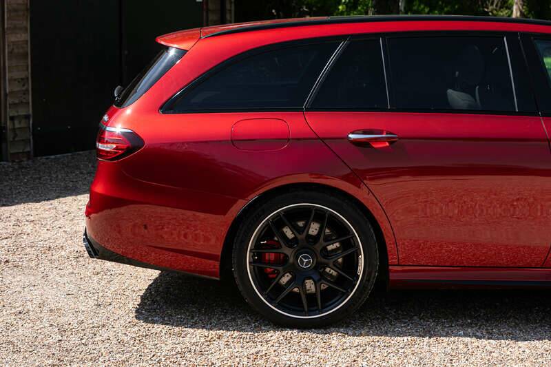 Image 44/45 de Mercedes-Benz AMG E 63 S 4MATIC+ T (2021)