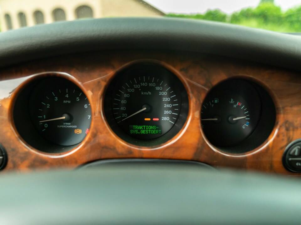 Image 39/50 de Jaguar XJR 4.0 (2000)