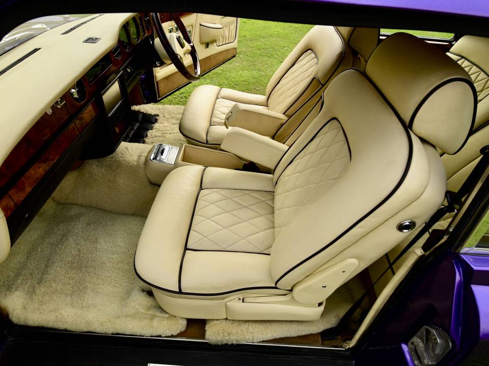 Image 6/49 de Rolls-Royce Corniche I (1981)